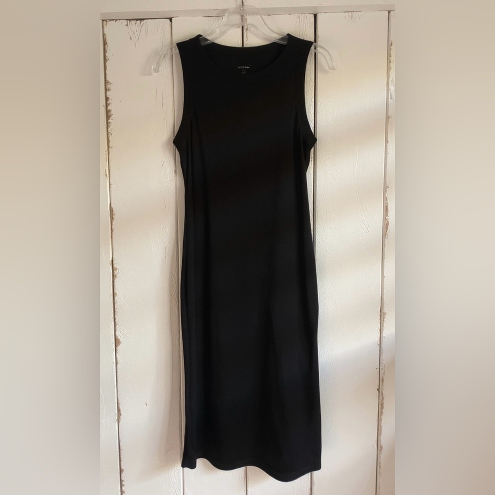 Chic Black Sleeveless Midi Dress